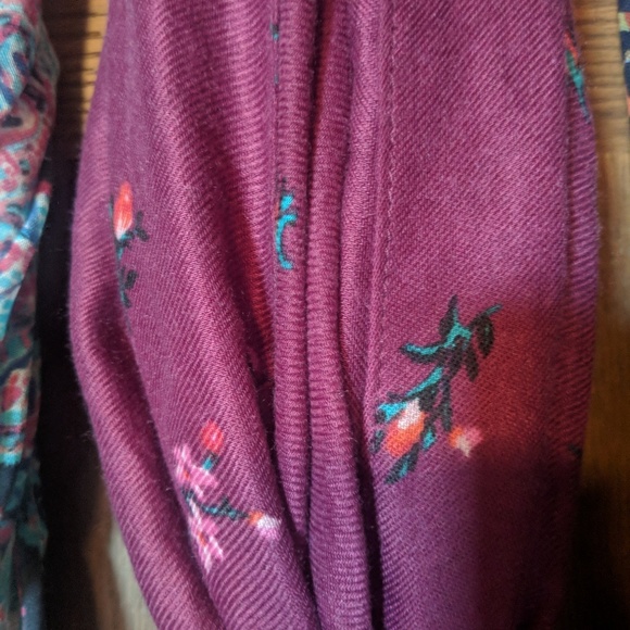 Scarves - Picture 3 of 4